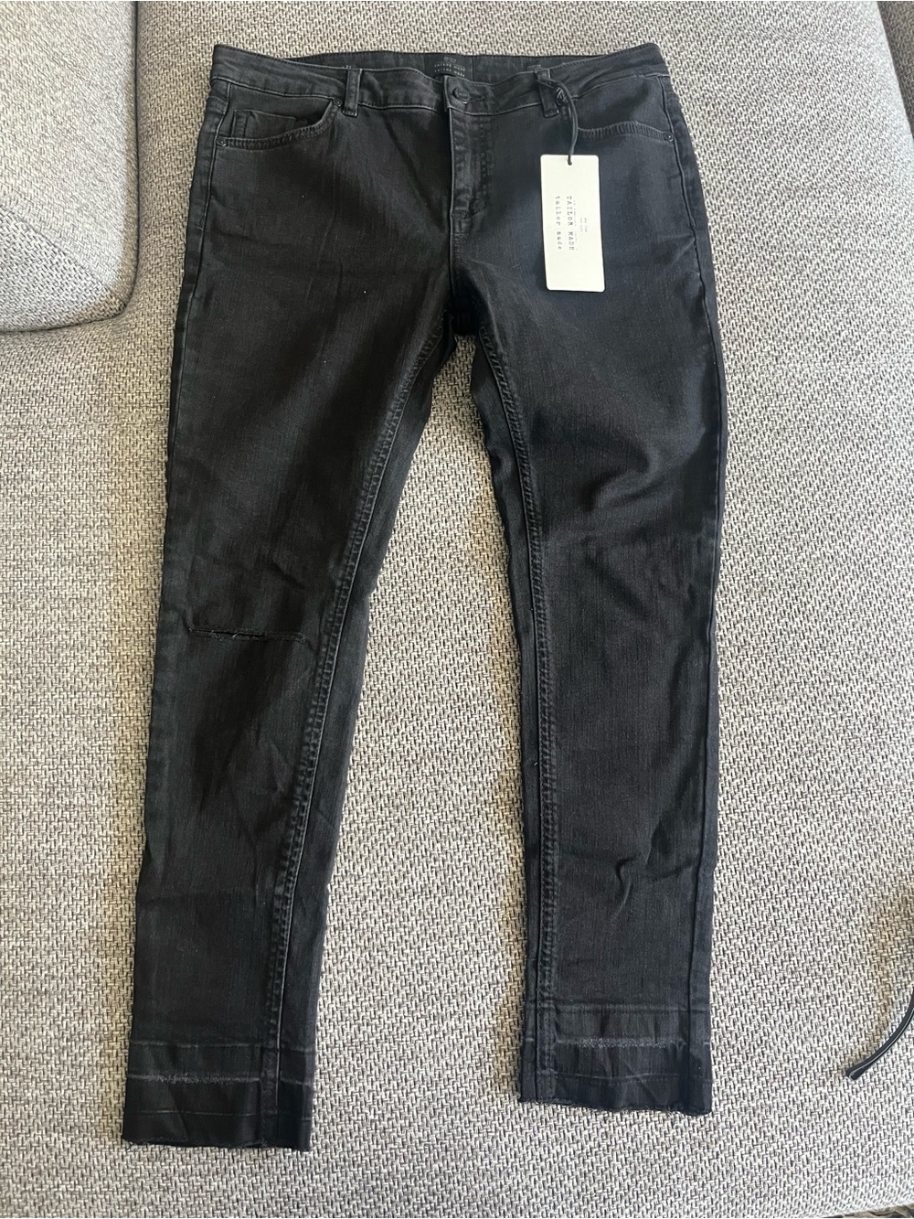 Women’s Straight Leg Jeans in Black